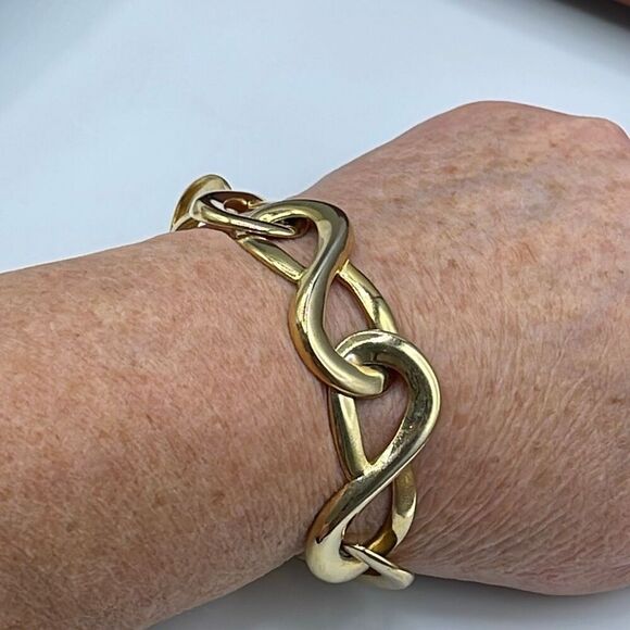 Vintage gold tone large link chain bracelet. - Picture 3 of 6